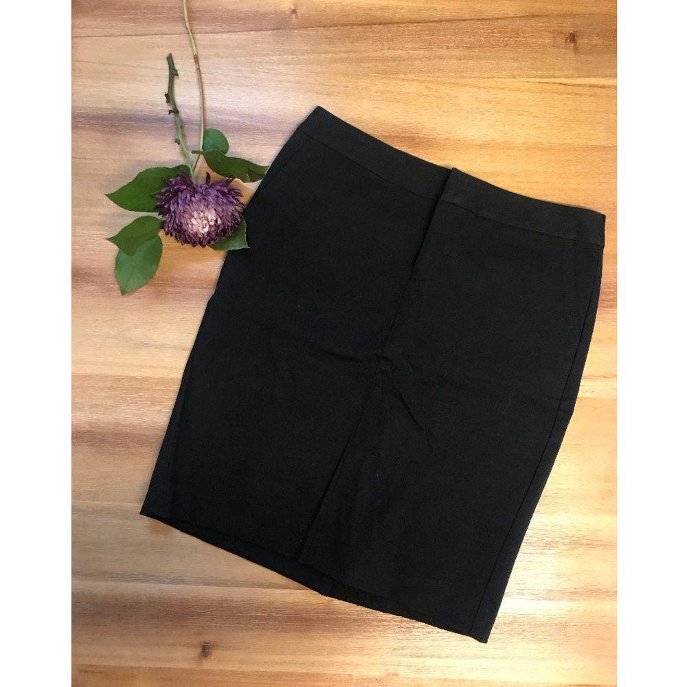 Small Gap Black knee length pencil skirt